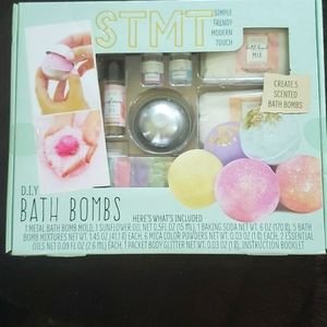 BATH BOMBS by STMT NWT